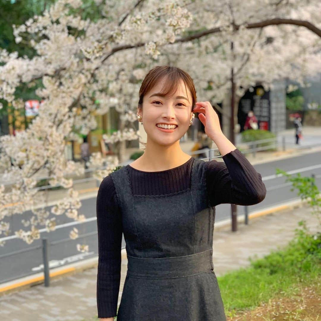平川彩佳のインスタグラム：「. モーニングCROSS、 ご視聴いただきありがとうございました。 私が出演させていただいたのは2年ですが、 とても貴重な経験をさせていただき、 本当に楽しい時間でした‼︎ . そして、これまで山陰放送時代の番組、 TBS-ニュースバードなども ご覧いただき、 応援してくださったみなさん、 本当にありがとうございました。 しあわせな10年間でした。 今後、私がテレビに 出演させていただくことは なくなると思います。 ですが、またどこかで お会いできる機会があると嬉しいです。 . そして、これまで インスタグラムもご覧いただき、 ありがとうございました。 いつも♡とコメントに 元気づけられていました。 インスタを投稿し始めて6年ほど経ちますが、 この投稿を最後にしようと思っています。 やめることを考えたとき、 今まで投稿した写真を 全部削除しようかとも思いました。 しかし、一生懸命写真を撮って 編集などもして来たので、 流石に削除は出来ないです。 とても寂しいですが、 今後、投稿はしません。 . 最後に、 これまで応援してくださったのに、 突然この様なご報告になってしまい ごめんなさい。 そして、今まで本当に ありがとうございました♡‼︎♡‼︎♡‼︎」