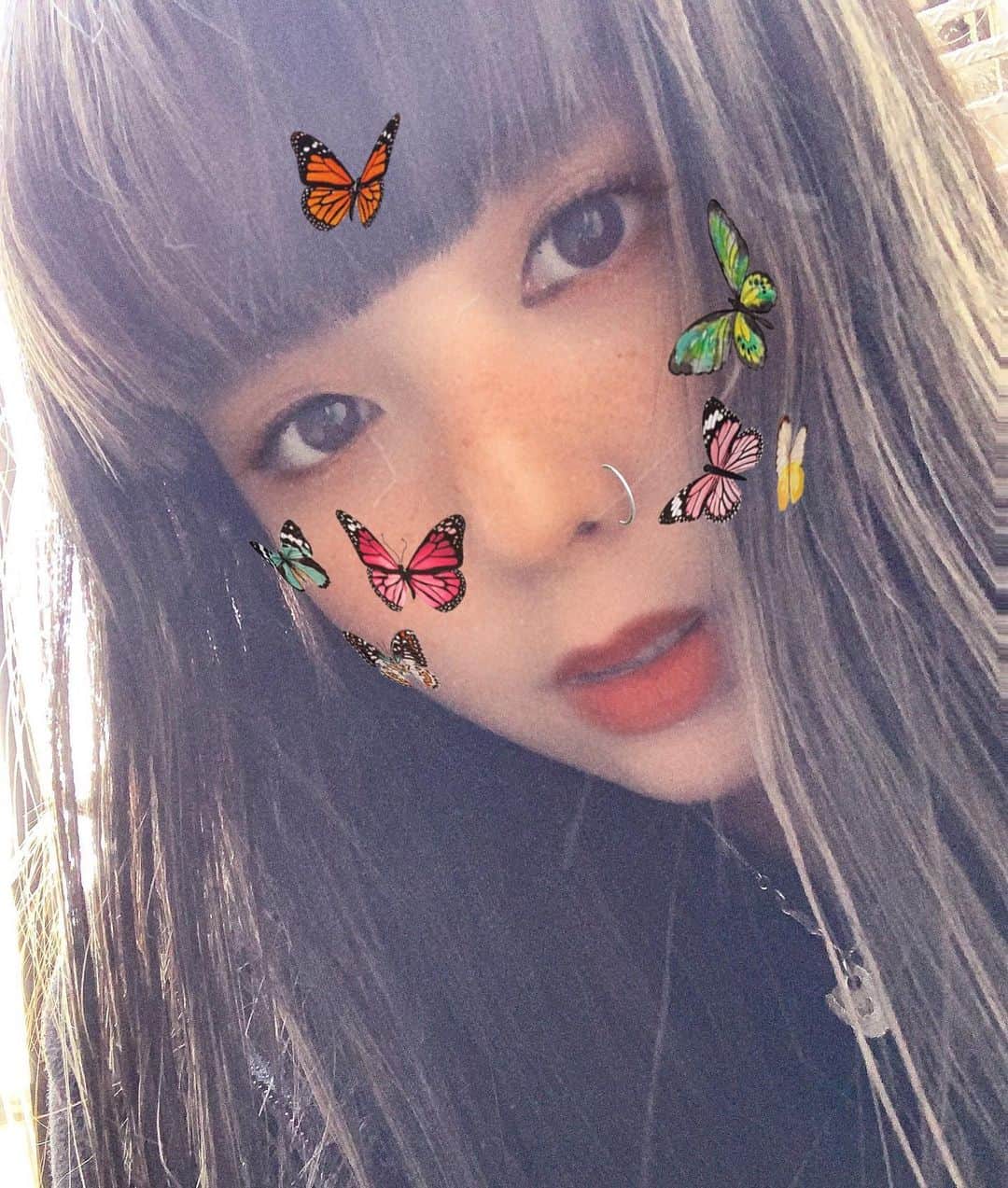 市來杏香のインスタグラム：「最近自まつ毛育成頑張り中。。。 これは加工ついてるけど😂😂 #鼻ピ加工www #ちょっとずれてるのがジワるね」