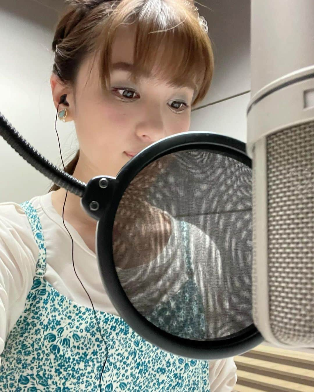 本田奈也花さんのインスタグラム写真 - (本田奈也花Instagram)「ナレーションやCMを録ることが最近増えました😊✨ もっと上達出来るよう頑張ります😆😆 #rkb#ナレーション#CM#テレビ#ラジオ#発掘ゼミ#アナウンサー#本田奈也花」3月31日 15時55分 - nanaka_honda