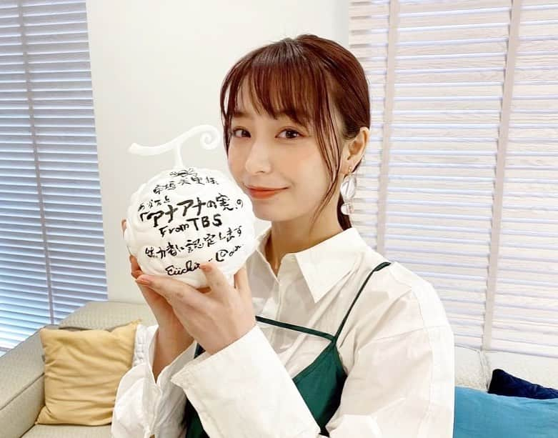 宇垣美里マネージャーさんのインスタグラム写真 - (宇垣美里マネージャーInstagram)「先日放送のフジテレビ「海賊王におれはなるTV」にて尾田先生からいただいた【アナアナの実】！！！  オンエアをご覧いただいた方には、とても喜んでいたのが伝わったのではないでしょうか✨ 本当にありがとうございました🤲  今日はICL治療の手術当日なので宇垣さんもどきどきです🌸  #宇垣美里 #ugakimisato #フジテレビ #海賊王におれはなるTV #ICL #眼内コンタクトレンズ」3月31日 15時55分 - ugakimisato.mg