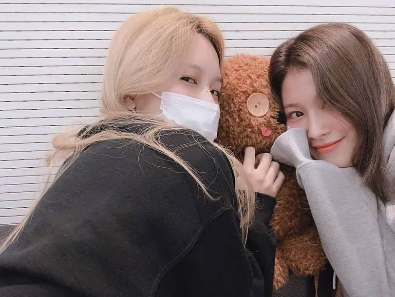 サナさんのインスタグラム写真 - (サナInstagram)「— : 🐿  ♩ #twice #sana #sanaminatozaki #minatozakisana #사나 #jyp #cryforme #moreandmore #nosananolife #yesiamsana #kpop  210324 ♪ Instagram Update  [ © owner ]」3月31日 16時04分 - twicesana