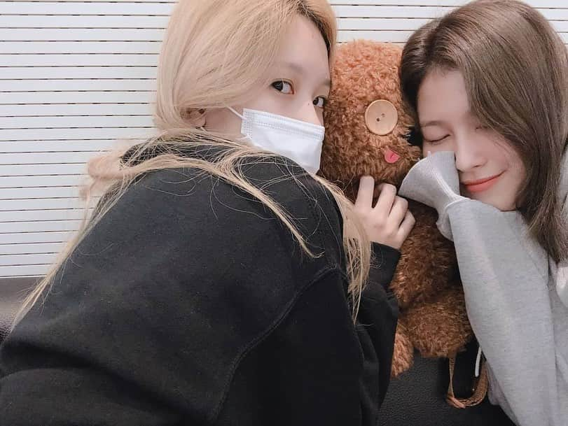 サナさんのインスタグラム写真 - (サナInstagram)「— : 🐿  ♩ #twice #sana #sanaminatozaki #minatozakisana #사나 #jyp #cryforme #moreandmore #nosananolife #yesiamsana #kpop  210324 ♪ Instagram Update  [ © owner ]」3月31日 16時04分 - twicesana