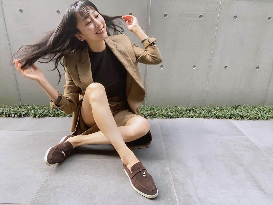 浅田舞さんのインスタグラム写真 - (浅田舞Instagram)「初めてのデッキシューズは、@loropianaofficial のサマーチャームウォーク.﻿ 大切に履きます✨新しい靴にワクワク♫﻿ ﻿ #私服﻿ ﻿」3月31日 16時10分 - asadamai717