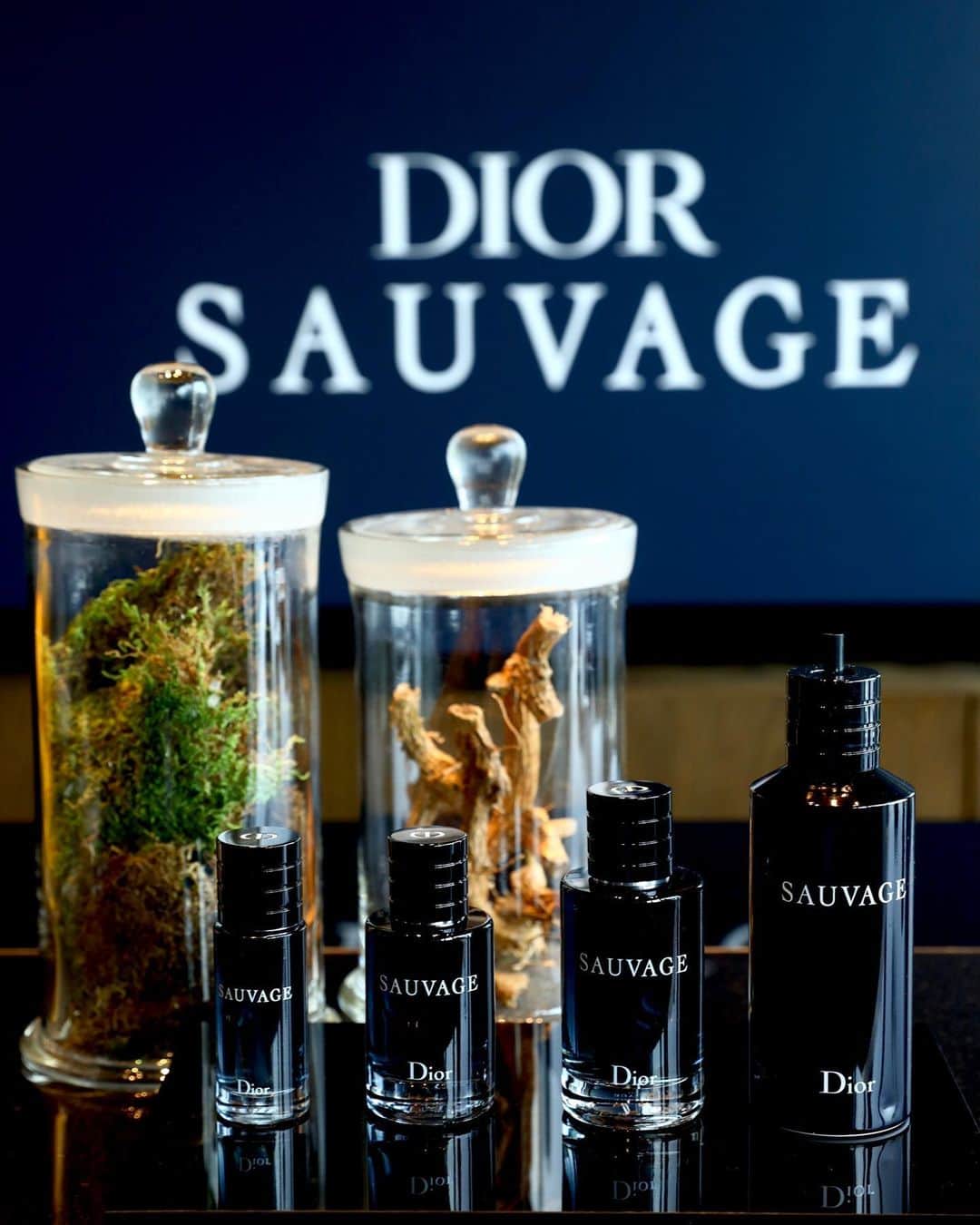 窪塚愛流さんのインスタグラム写真 - (窪塚愛流Instagram)「Diorの  #ソヴァージュ. 力強く大人の色っぽさがありながらも、『爽やかさ』、『エレガントさ』を兼ね備えていて、時間が経つにつれ、香りが変わっていく魅力的な香水です！  ｢自分をより格好良く表現してくれる香水｣だと思いました！  @diorparfums  @dior」3月31日 16時32分 - airu_kubozuka