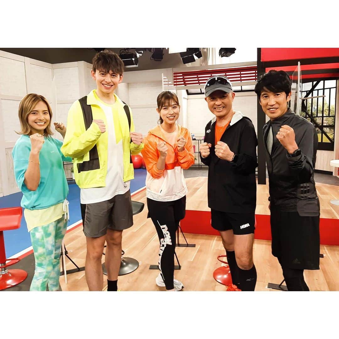 のインスタグラム：「大発表！！  4月から"ランスマ倶楽部"のファミリーに加わります🕺🏻  ランしないと落ち着かない僕としては念願のお仕事！いや、一番の趣味、パッションでお仕事できるとは本当夢のまた夢で...感激です！！  初回は4月25日午後5時放送です。 NHK BS1 OA!! 目標を発表すると共に、なんという現実を知ることになります🥸  Well, this is a total dream come true. Gonna be MCing for a program which i've been glued to for the last couple of years. Working with a proper cool crew on one of my biggest passions. I'm buzzin'!!!  #ランスマ #NHKBS1 #run #マラソン」