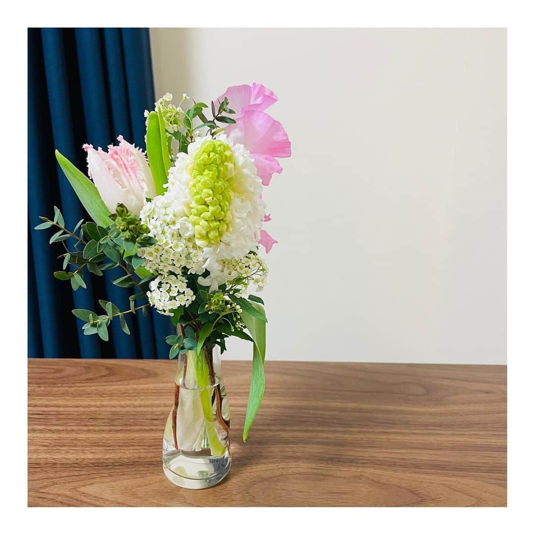 小林由未子さんのインスタグラム写真 - (小林由未子Instagram)「. #今日のお花  もう桜も見納めなので ピンクを選んでみました」3月31日 19時45分 - _yumikobayashi_