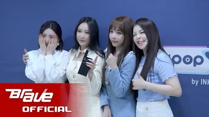 Brave Girlsのインスタグラム：「[🎥]  [BG-CLIP] 눈물폭발🥺 감동적인 쁘걸이들 첫 1위 현장🎉  FULL ver. ▶ YOUTUBE : https://youtu.be/yfAqoFrngGs ▶ NAVER TV : https://tv.naver.com/v/19305514 ▶ V LIVE : https://www.vlive.tv/video/243082  #브레이브걸스 #Bravegirls #롤린 #Rollin #피어레스 #FEARLESS」