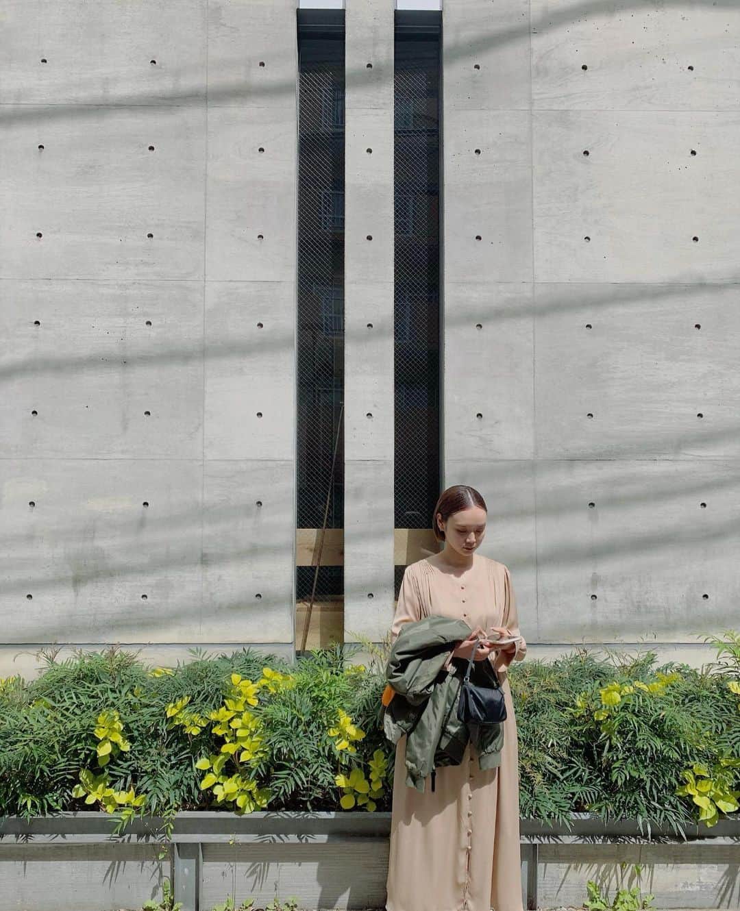 西本早希のインスタグラム：「・ 🌼💐🌷🌸 👗 @lagunamoon_com」