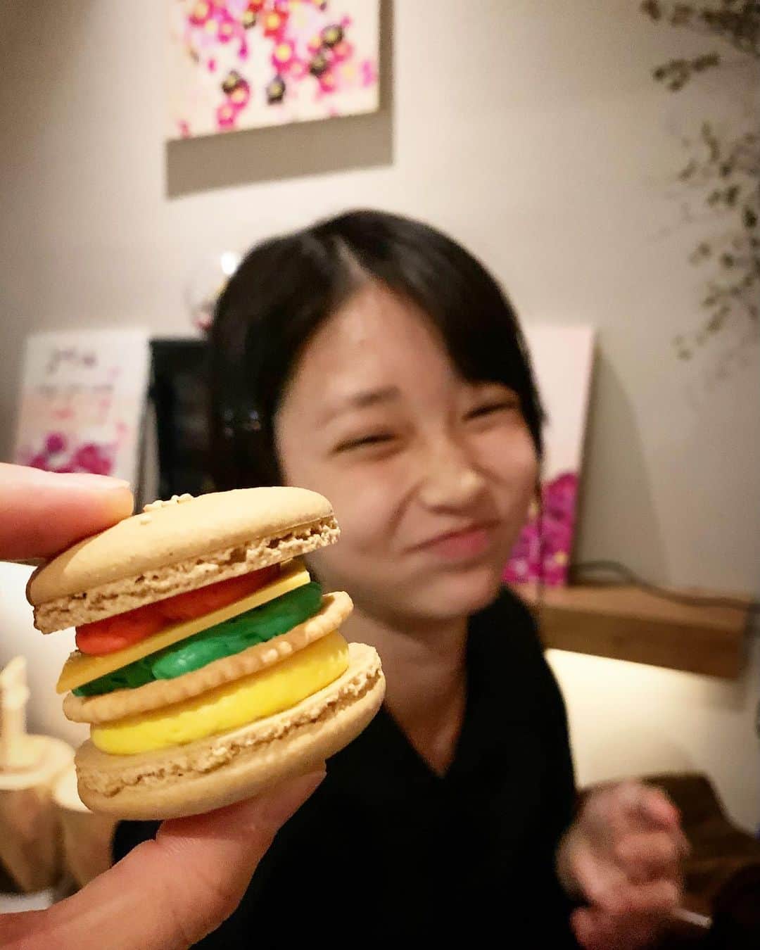 澤田友美のインスタグラム：「. Happy Birthday YUNA ❣️ . １２歳おめでとう…💓これまでママを支えてくれてありがとう☺️💕 . . ユナの大好きなトゥンカロン😋✨ こんなかわいいバースデープレートもありがとうございます🙏✨  @minatoisshiki  @wonderfullife0707  @berrykiss_shibuya」