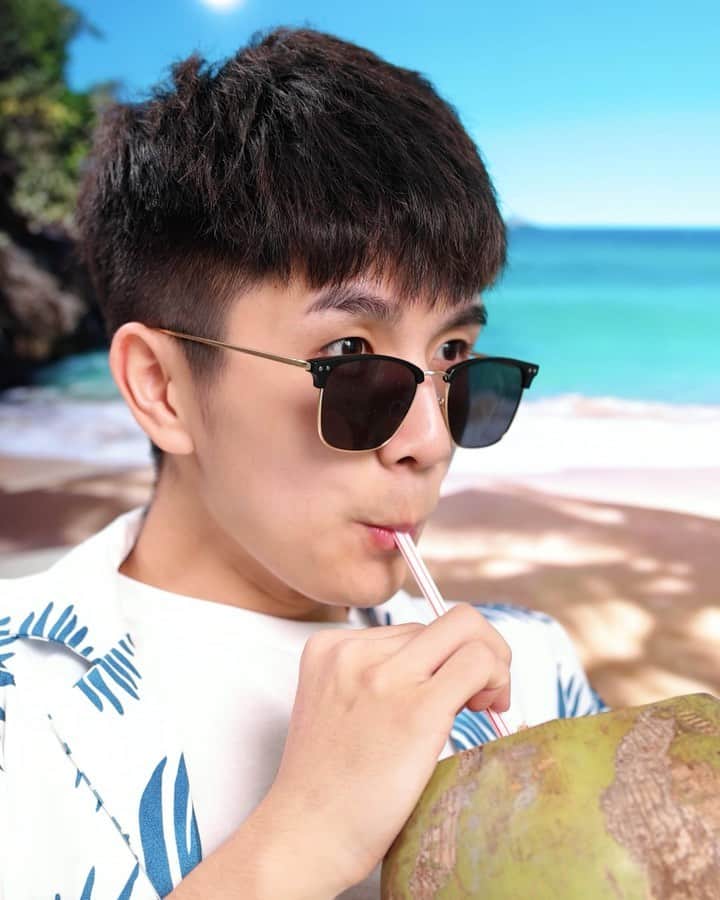 蔡常勇のインスタグラム：「我2021最大的目標就是希望有你們的留言🤤 . . 💧全新Hada Labo保濕化妝水為您帶來升級的保濕 💧含4種透明質酸，氨基酸和神經酰胺。 更快地滲透到皮膚內層，為肌膚帶來水潤Q彈的效果😍 💧立即光臨 @watsonsmy 購買Hada Labo Rich＆Light有15％折扣 💧Watsons 會員還可獲得5％的額外折扣  #HadaLaboMalaysia #HadaLaboLotion #HadaLaboLotionFamily #lotionupgraded @hadalabomalaysia」