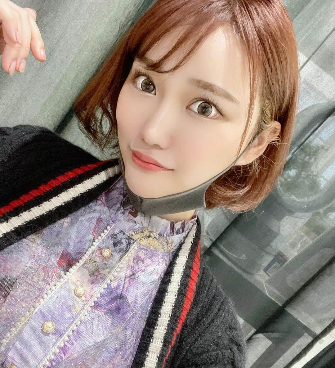 若菜奈央さんのインスタグラム写真 - (若菜奈央Instagram)「. 皆さんお久しぶりです! このたび私がアンバサダーをつとめさせていただく@hada_loungeのオープンが間もなく近づいてきました☺️ . . 美容が好きで色々な病院いって多分全部試してきて 美容医療を もっとお得に受けられるサービスはないのかなぁと思い 今回この企画に携わることになりました🙂 . . まだバタバタですが色々更新していこうと思います☺️🌸 . 今なら特別招待チケットのプレゼントキャンペーンを実施してるので詳しくは@hada_lounge のアカウントにて応募をしてみてください💓 . . 特別招待チケットは 毛穴洗浄+美容液超音波導入 25000円相当になってます☺️ 私は毎月このセットをやってます☀️ . . . また更新するね❗️ . . @hada__lounge  #美肌ケア #美容医療 #美容整形 #美容皮膚科 #ハイドラジェントル #美肌治療 #超音波 #lounge #お久しぶり #アンバサダ #美容液 #25000円」3月31日 21時01分 - erina_new.62