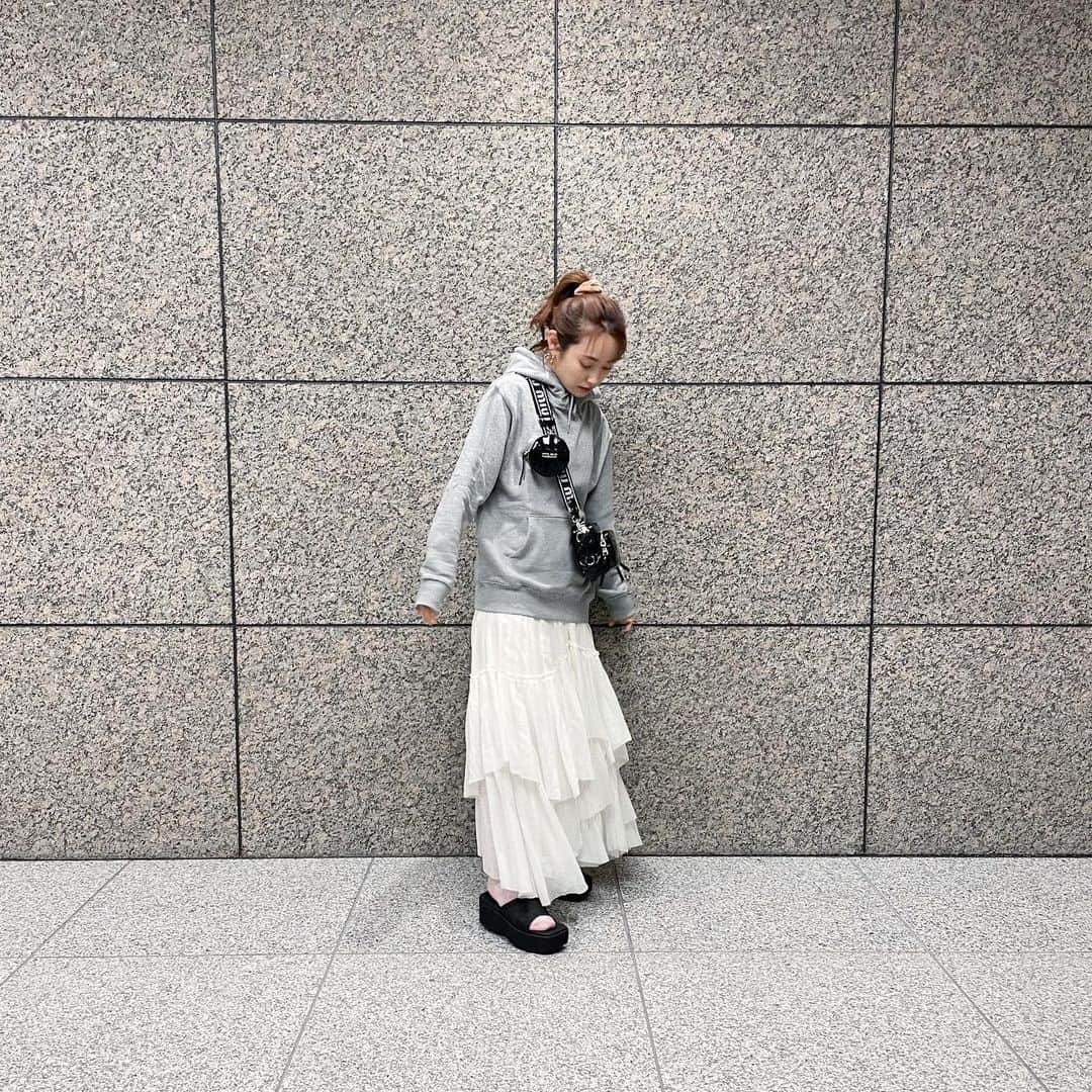 高橋愛さんのインスタグラム写真 - (高橋愛Instagram)「🐑🐘🐏🦛🐩🦏💫 ㅤㅤㅤㅤㅤㅤㅤㅤㅤㅤㅤㅤㅤ ㅤㅤㅤㅤㅤㅤㅤㅤㅤㅤㅤㅤㅤ グレーと白って 最強やないですか？ ㅤㅤㅤㅤㅤㅤㅤㅤㅤㅤㅤㅤㅤ #今日のたかはし #いつかのたかはし #newera_ai」3月31日 21時38分 - i_am_takahashi