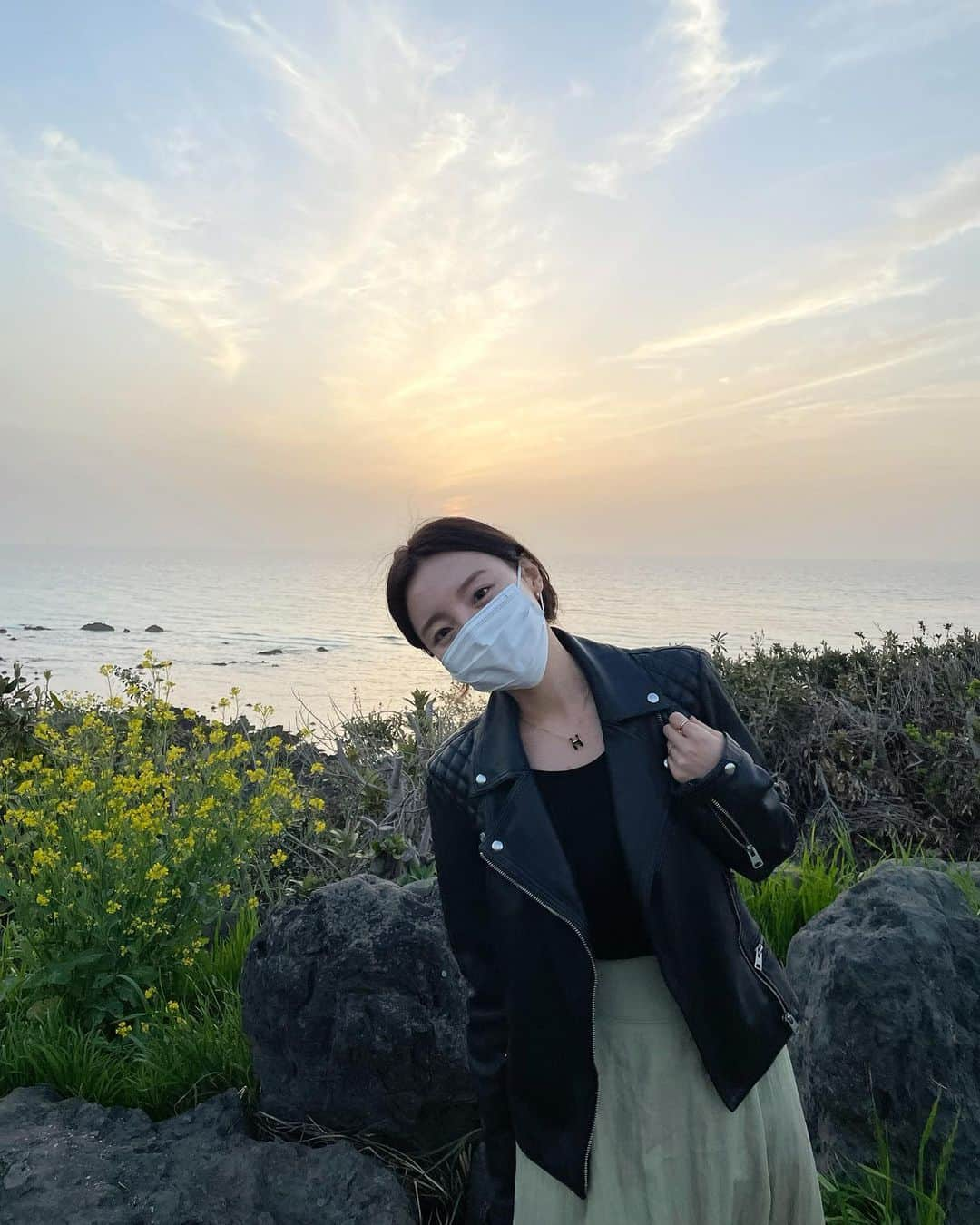 MeJiwooさんのインスタグラム写真 - (MeJiwooInstagram)「사진 너무 많다;;; 촬영 끝나구 애들이랑 산책🤍  #지우trip」4月1日 0時02分 - mejiwoo103