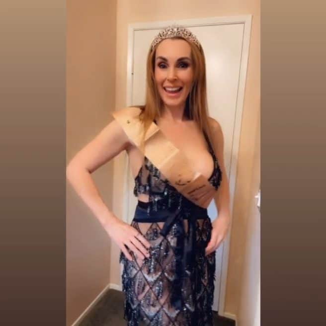 ターニャ・テイトのインスタグラム：「You're invited !  Come join my party.. 🎂  Tanya Tate's Birthday Party 🎉  Today at 10am Los Angeles time..  You know where... 👆」
