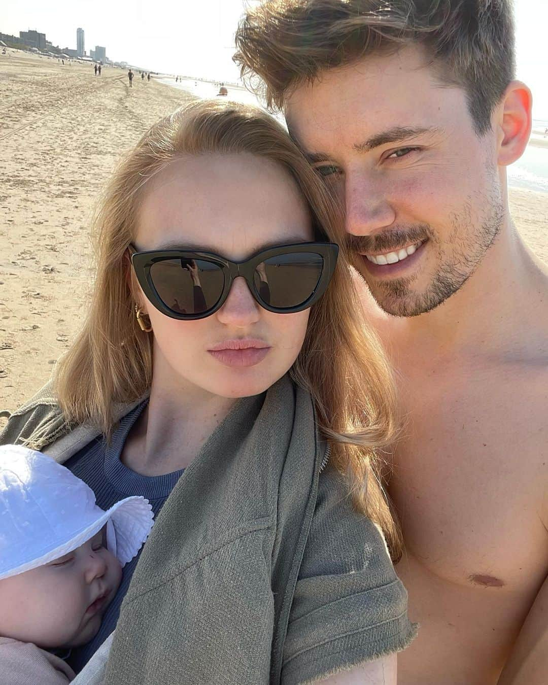 ロミー・ストリドさんのインスタグラム写真 - (ロミー・ストリドInstagram)「Beach day with my loves」4月1日 0時20分 - romeestrijd