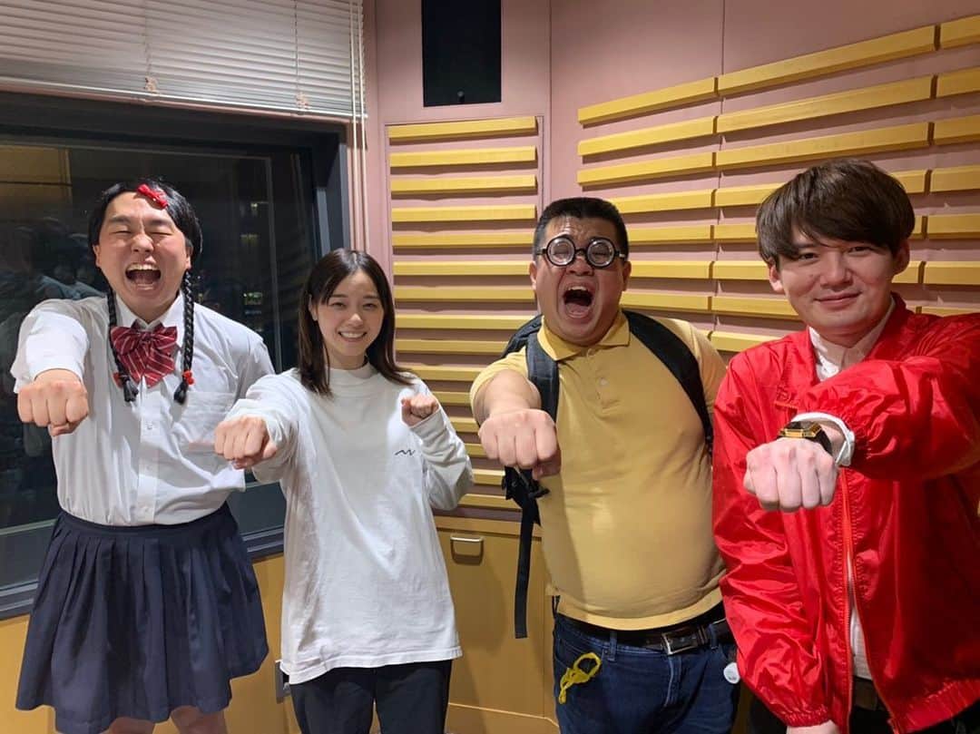 のインスタグラム：「西野七瀬さんのオールナイトニッポンGOLDにゲストで呼んで頂きました！！！  まさかのゲスト！ ジェラードンとランジャタイ！ 僕らもすごく驚きました！ 2年ほど前に『行列のできる法律事務所』にも呼んで頂き、それからもYouTubeなど見てくださってた事に驚きでした！！ 本当にありがとうございました！！  #西野七瀬anng  #ジェラードン #ランジャタイ #握手会 #ブースの座り位置 #目の前が西野さん #まともに見れませんでした」