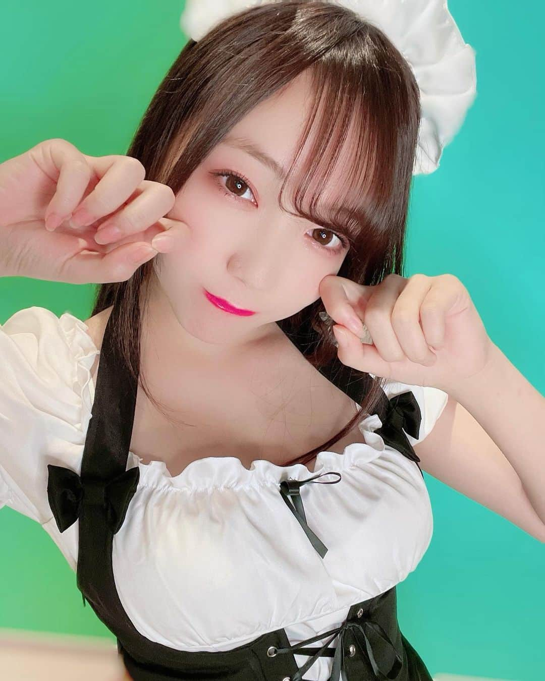 京佳さんのインスタグラム写真 - (京佳Instagram)「全然言うこと聞いてくれないメイド。 maid who doesn't listen to you.lol  ----------------------------  仕事上よく脱毛してますか？ って聞かれますけど、 当たり前にしてます🥲💓 CMでもお馴染み、 リゼリゼっっっ！医療脱毛。 リゼクリニックに私は 何年も通わせてもらってるよ〜😊 この前は初めて顔やってみた！ ツルッとしたね🙈 男性も髭ない人の方が 私はタイプです…🐻‍❄️ メンズクリニックも🏥あるから 髭脱毛したい人は行ってみてね。  -------------------------  #京佳　#プロフェッショナルロリ巨乳 #japanesegirl #gravure #sexy #asiansexy  #asiangirls 　#大胸　#下着　#sexyhot #selfie #girlsday #内衣　#粉我　#portrait #泳衣 #日本 #リゼクリニック　#イセアクリニック  #医療脱毛」4月1日 1時26分 - kyouka_1202