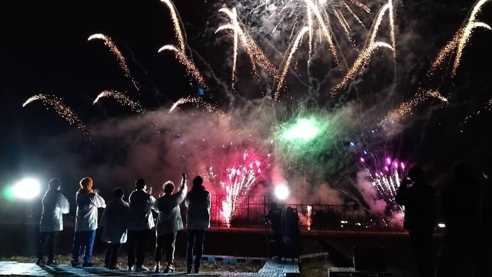 としみつのインスタグラム：「想いを込めて🎇  #岡崎市花火大会 #東海オンエア」