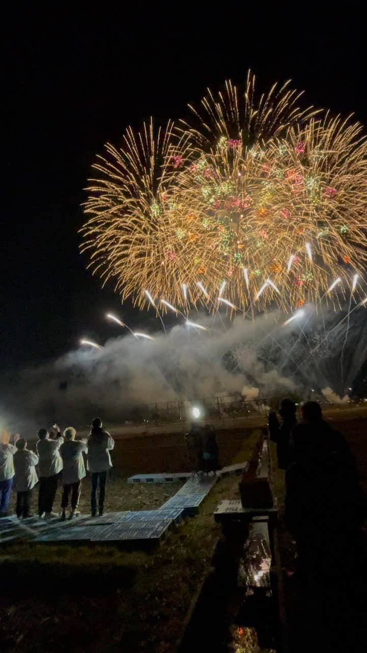 としみつのインスタグラム：「岡崎花火組合さんとのコラボレーション。 今年の夏は花火大会できます様に！  Twitter連動企画もやってるので詳しくは東海オンエアのサブチャンネルへ！  #岡崎市花火大会 #東海オンエア」