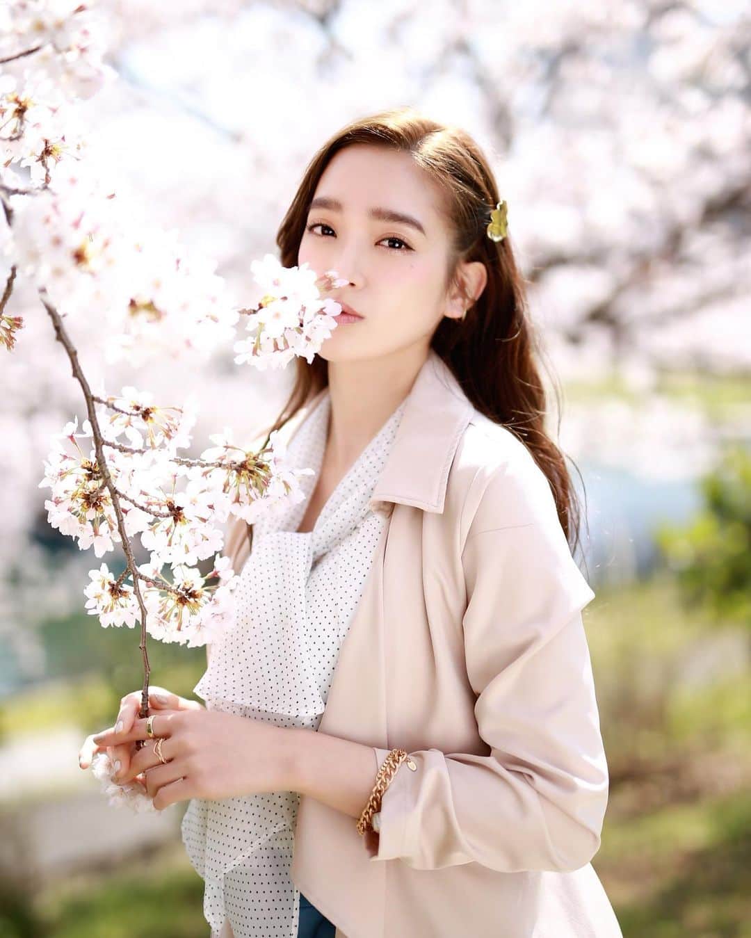 太田麻美のインスタグラム：「4月スタート🌸✨  #april #spring #cherryblossom #4月 #4月1日 #桜 #エイプリルフール」