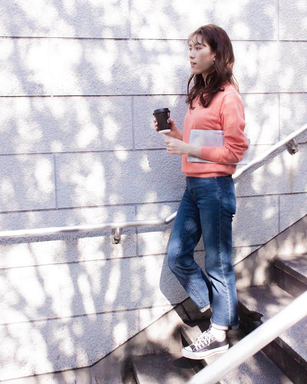 のインスタグラム：「今日から4月！﻿ ﻿ 今月のマイルールは何にしようかなぁ〜〜🤔🌸﻿  photo by @ma_wataru   #春コーデ #ピンク #4月 #モデル #伊藤由佳 #uniqloコーデ #由佳散歩」