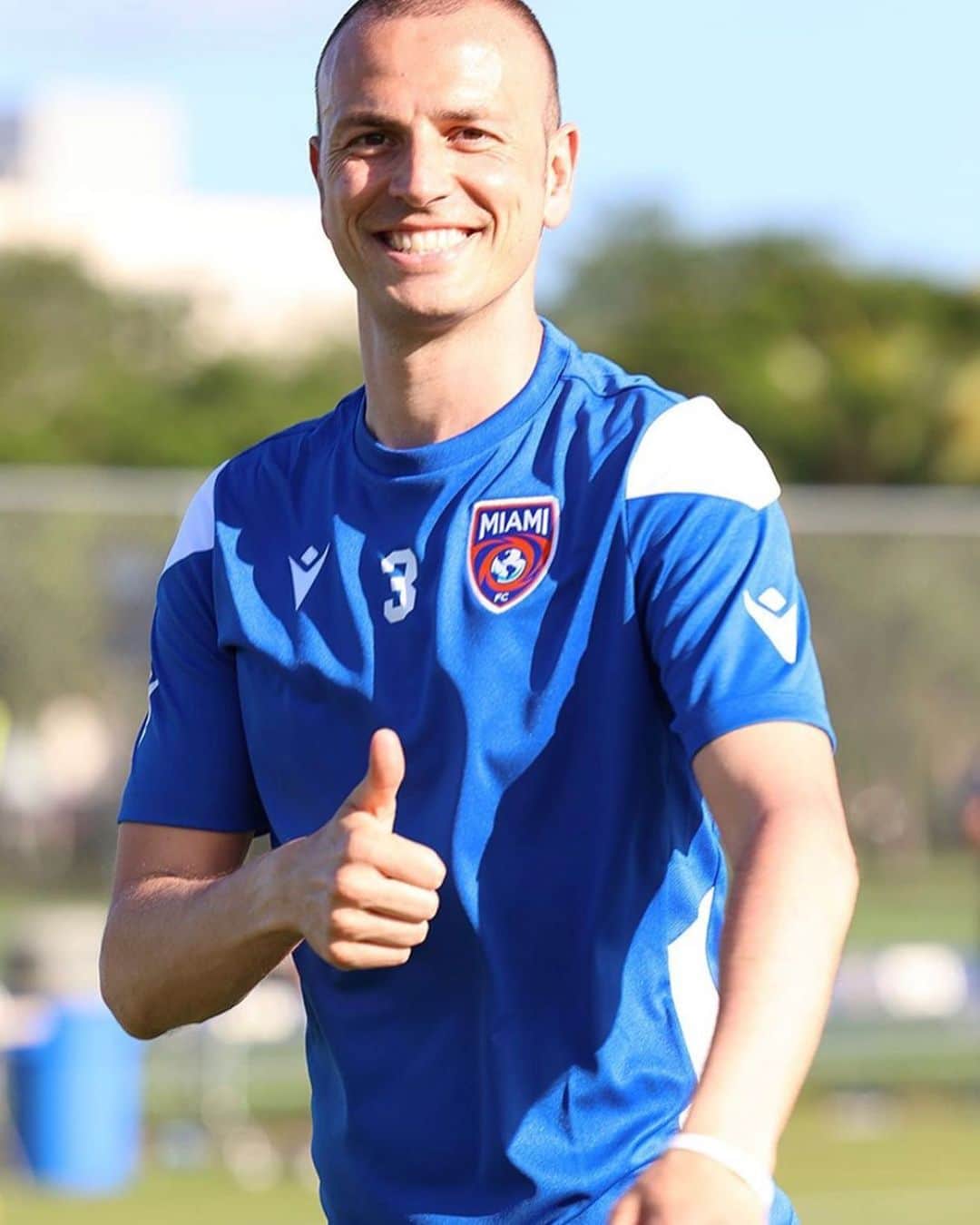 のインスタグラム：「First training with my new team @themiamifc 💪🏻❤️」