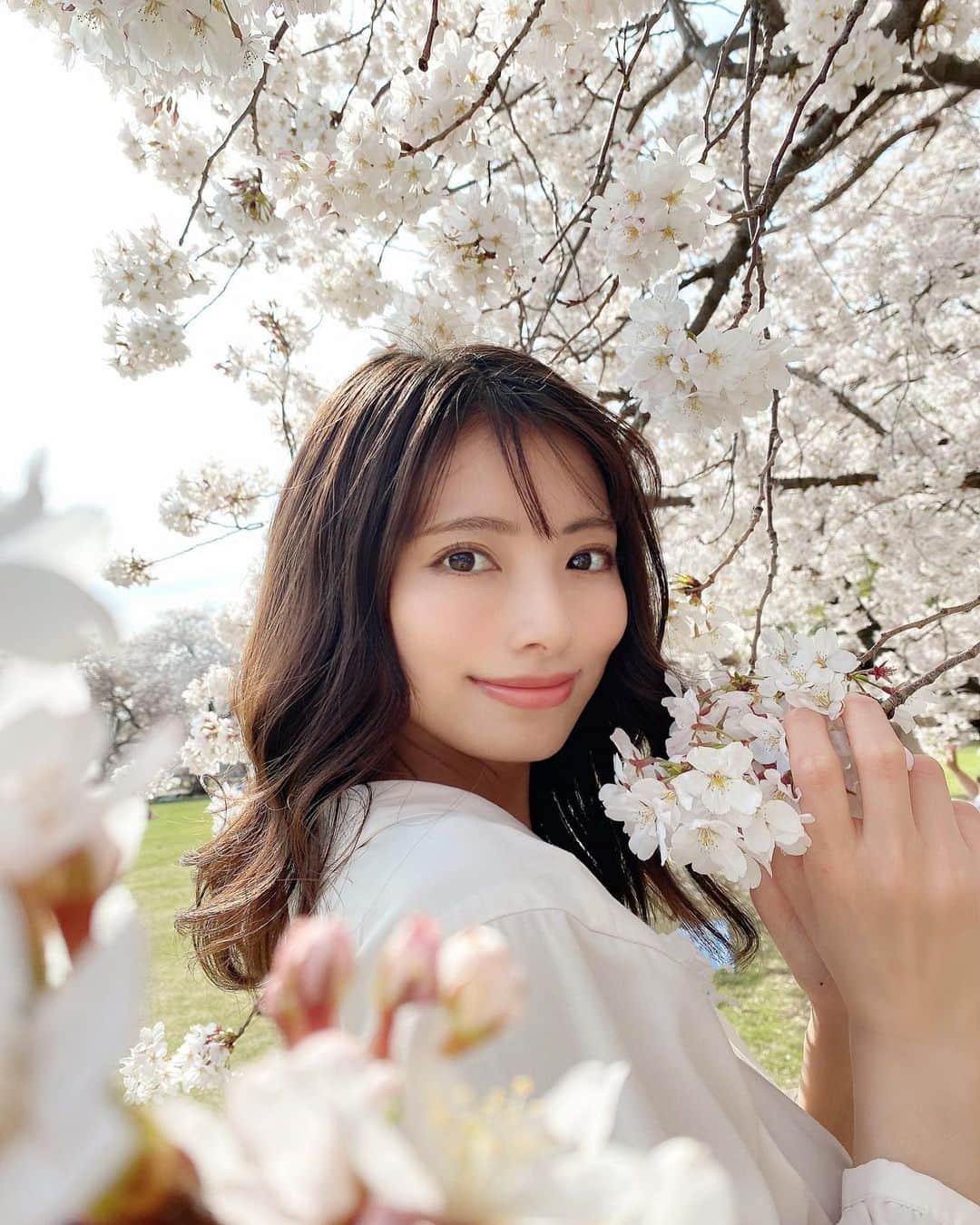 橘沙奈 橘沙奈さんのインスタグラム写真 - (橘沙奈Instagram)「* 今日から4月🌸.*・ﾟ 新年度で入学、就職、新生活を迎えるみなさんが  良いスタートを切って頑張れますように📣✨ * * 私も3月末になりますが、 ポコチャ配信を新たに始めて頑張ってます📺♪ 新しい事を始める時って  ...