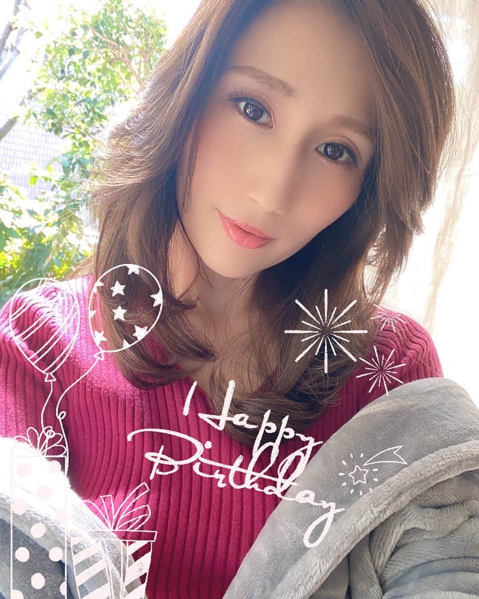 JULIAさんのインスタグラム写真 - (JULIAInstagram)「Happy Birthday to all of you born in April.🎊🎉🍾🎂🎈🎈」4月1日 12時34分 - julia_cmore_official