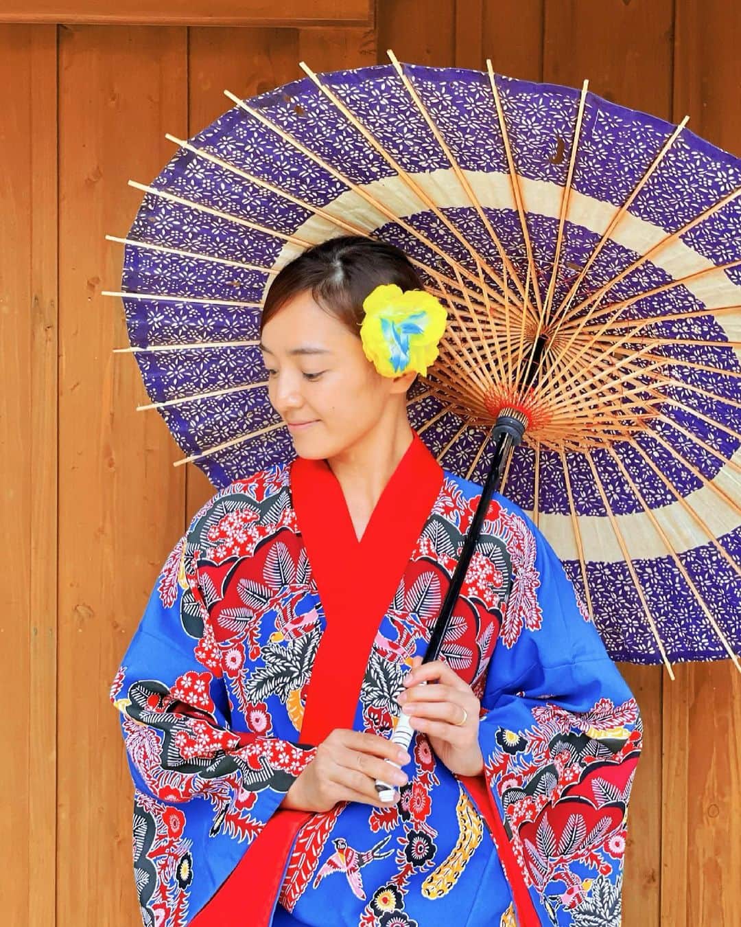 夏美のインスタグラム：「沖縄の伝統衣装👘琉装👘 ＊ ＊ おきなわワールドの琉球写真館📷 子供用もメンズ用もあるみたいだからファミリーでも楽しめそう😳0歳の子も着れるんだって〜💓 古都首里を再現した城下町で良い写真たくさん撮れちゃいます😳🙌 ＊ #琉球写真館　 #おきなわワールド #okinawaworld  #okinawajapan  #ryukyungsoo」