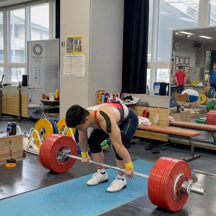 宮本昌典のインスタグラム：「Hello April  clean&jerk 191kg ×2  日本新記録でセット組んでみた！  #weightlifting #olympiclifting  #cleanandjerk #clean #jerk #snatch #deadlift  #squat  #crossfit #fitness #training  #2xu #chrio #asics  #cherandker」