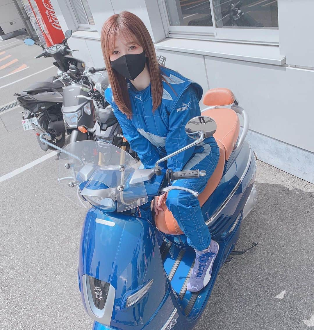 大槻ひびきさんのインスタグラム写真 - (大槻ひびきInstagram)「バイクに私がデザインしたイラストのステッカーが⭐️ 高校生チーム一丸となって 車の整備やデザインについて考えていて とてもかっこよかったです😊 #car #富士スピードウェイ #レーシングカー」4月1日 4時51分 - yanhibi0221