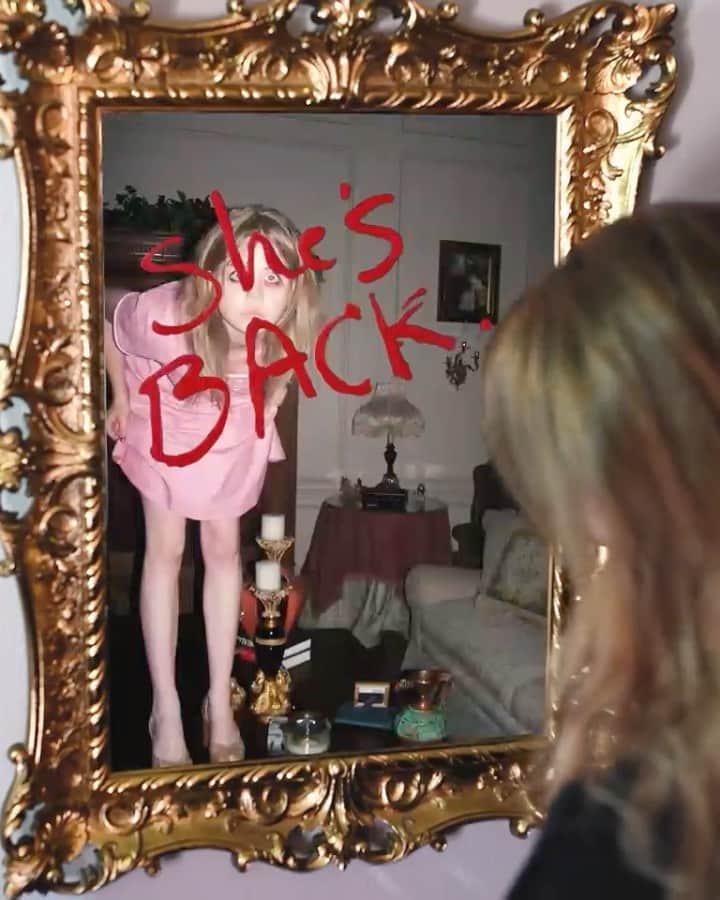 アリソン・ハーバードのインスタグラム：「She’s BACK. 👻 Creepy Chan will always belong to the internet, but now you can own a piece of internet history... a blueprint if you will :)  Excited to announce my first NFT drop avail TOMORROW at 1pm pst on @withfoundation. Link in bio!  As a young girl growing up in Texas trying to figure myself out, I enjoyed taking spooky self portraits to anonymously upload on MySpace. These photos were later turned into the famous meme known as Creepy Chan and I became an unwitting queen of 4chan in the mid-2000s. As most things go with the internet, I never had a say with how these photos were used once it took off, but they served as a good introduction to online culture and played a pivotal role in where I am today as an artist. They also served as a blueprint to many internet girls of today.  As an artist, I am so excited to be joining this wonderful community with more NFTs on the way, but I had to start with the internet relic that started it all... Creepy Chan. This is created and authenticated by ME! 1/1 NFT.   Follow me on @withFND for updates on new releases. ❤️」