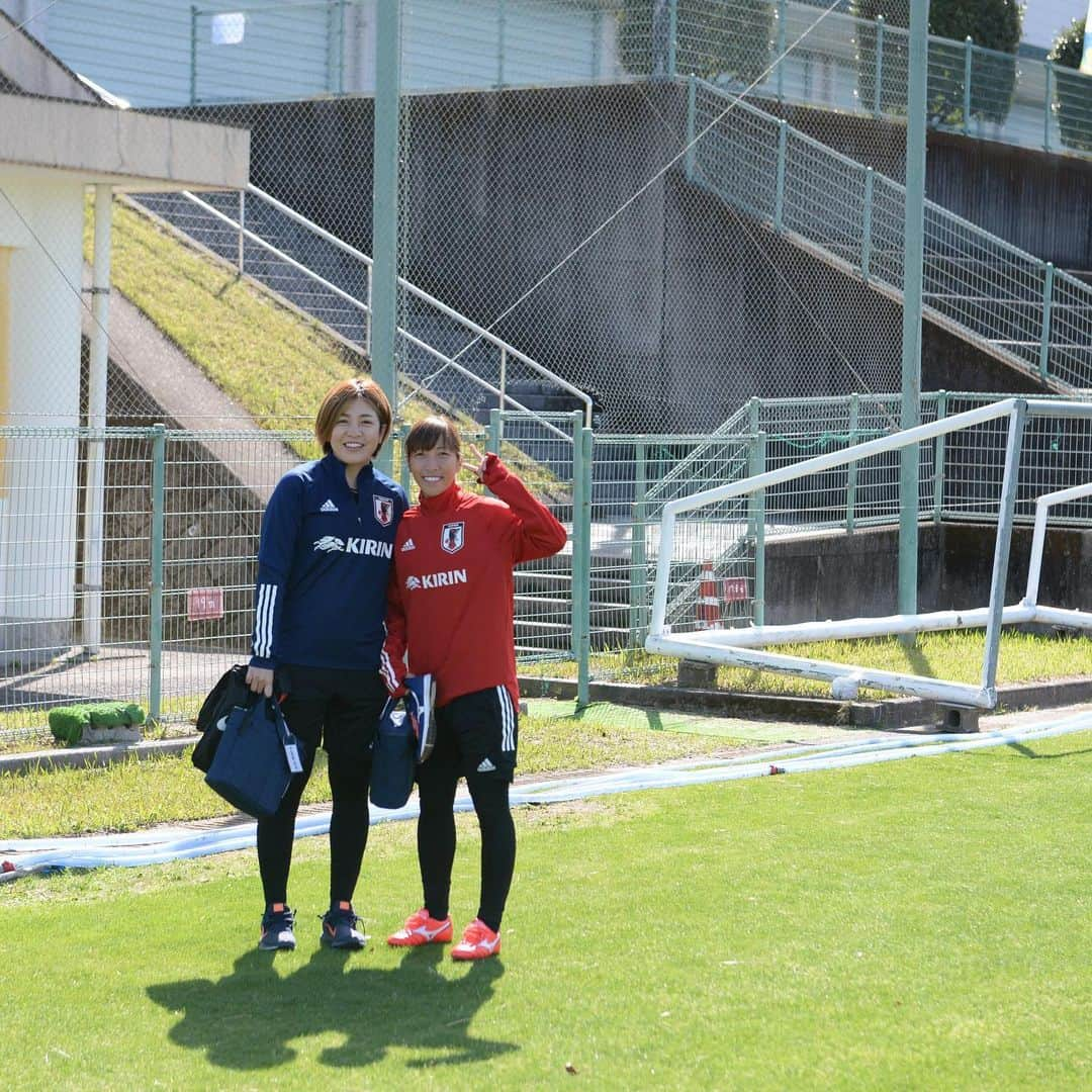 池田咲紀子さんのインスタグラム写真 - (池田咲紀子Instagram)「3/17〜31  日本代表合宿⚽️in鹿児島(霧島市、姶良市)  無事終了しました！  緊急事態宣言の延長により、 予定していた場所や日程での開催が厳しくなった中、 素晴らしいホテル、素晴らしいグラウンド、素晴らしいおもてなし　で私たちを受け入れてくださった、 鹿児島県の関係者の方々には感謝しかございません。 本当にありがとうございました。  本当に1日1日1回1回のトレーニングに集中でき、チームとしていい時間を過ごすことができました。  自分自身は、 もっともっとコンディションをあげていくことや、 もっともっと成長し、日々その自分をベースに、また更に成長できるように取り組んでいきます。  自分ができることできないこと、これから出来るようにすること、できなかったけど出来るようになったこと、 色々考えてやっぱりサッカーは楽しいと思いました😊  これからも前向きに取り組んでいきますので、 ぜひ応援よろしくお願いします。😊  池田　咲紀子  #なでしこジャパン #japanfootballassociation  #tokyoolympic」4月1日 13時06分 - sakiko_ikeda_21