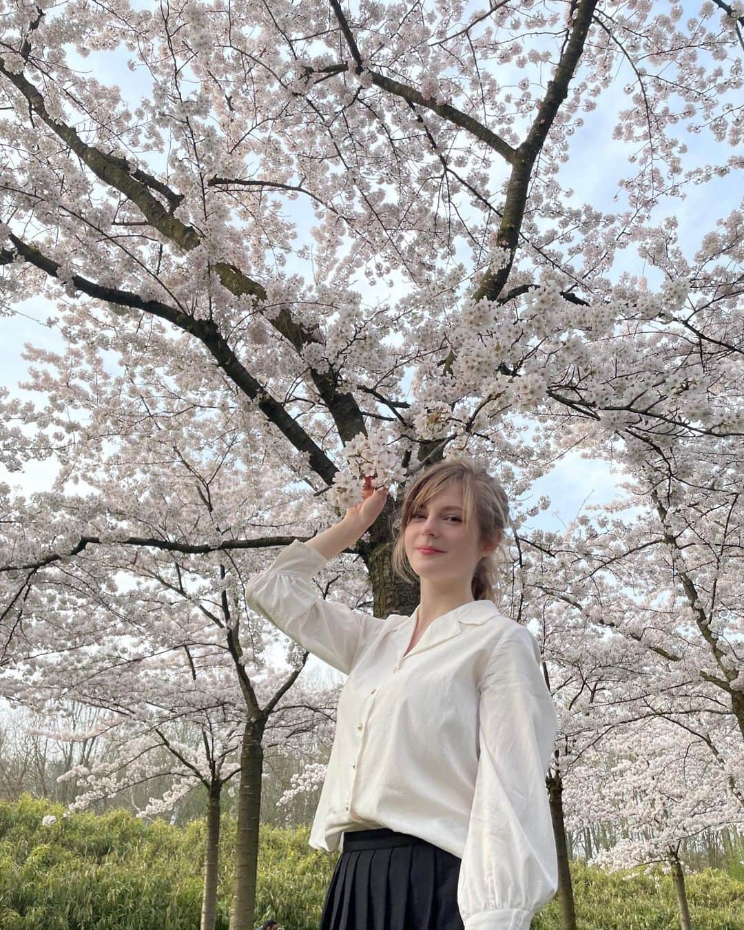 Ella Freyaのインスタグラム：「I went to see Cherry Blossoms 😊 花見に行きました　🌸🌞」