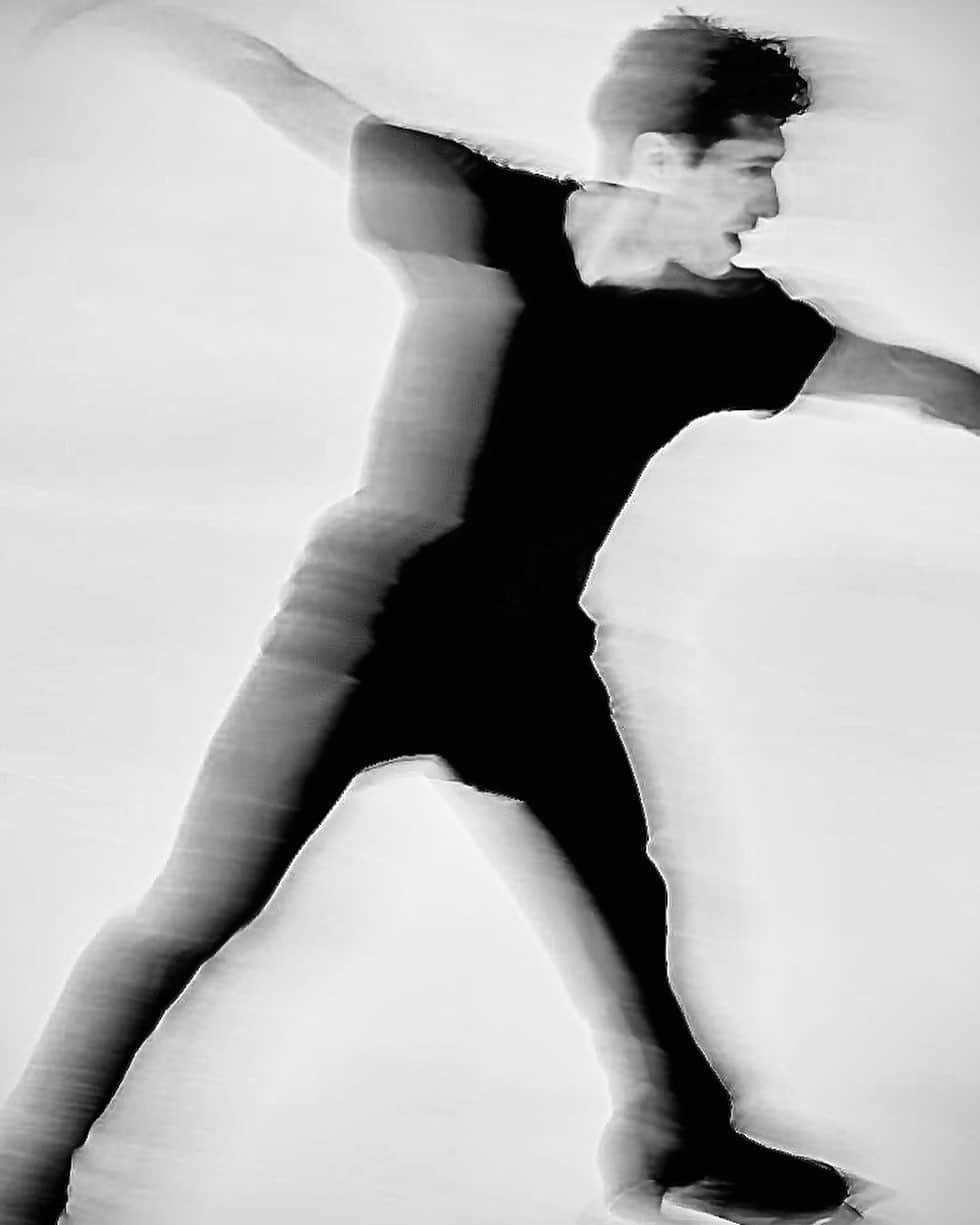 ジェイソン・ブラウンのインスタグラム：「Where you gonna run to?? 🌪 #sinnerman • あなたはどこに向かっていますか？ (シナーマン歌詞より) #WorldFigure #Stockholm2021  • 📸: @jmfotoz」