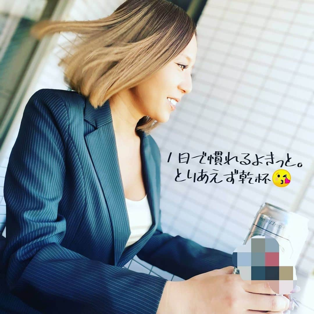 西條るりさんのインスタグラム写真 - (西條るりInstagram)「ファンサイト、4月のサイジョーはオフィスで😆✌️I’ll show you my office style on April✒️」4月1日 20時50分 - saijou_ruri