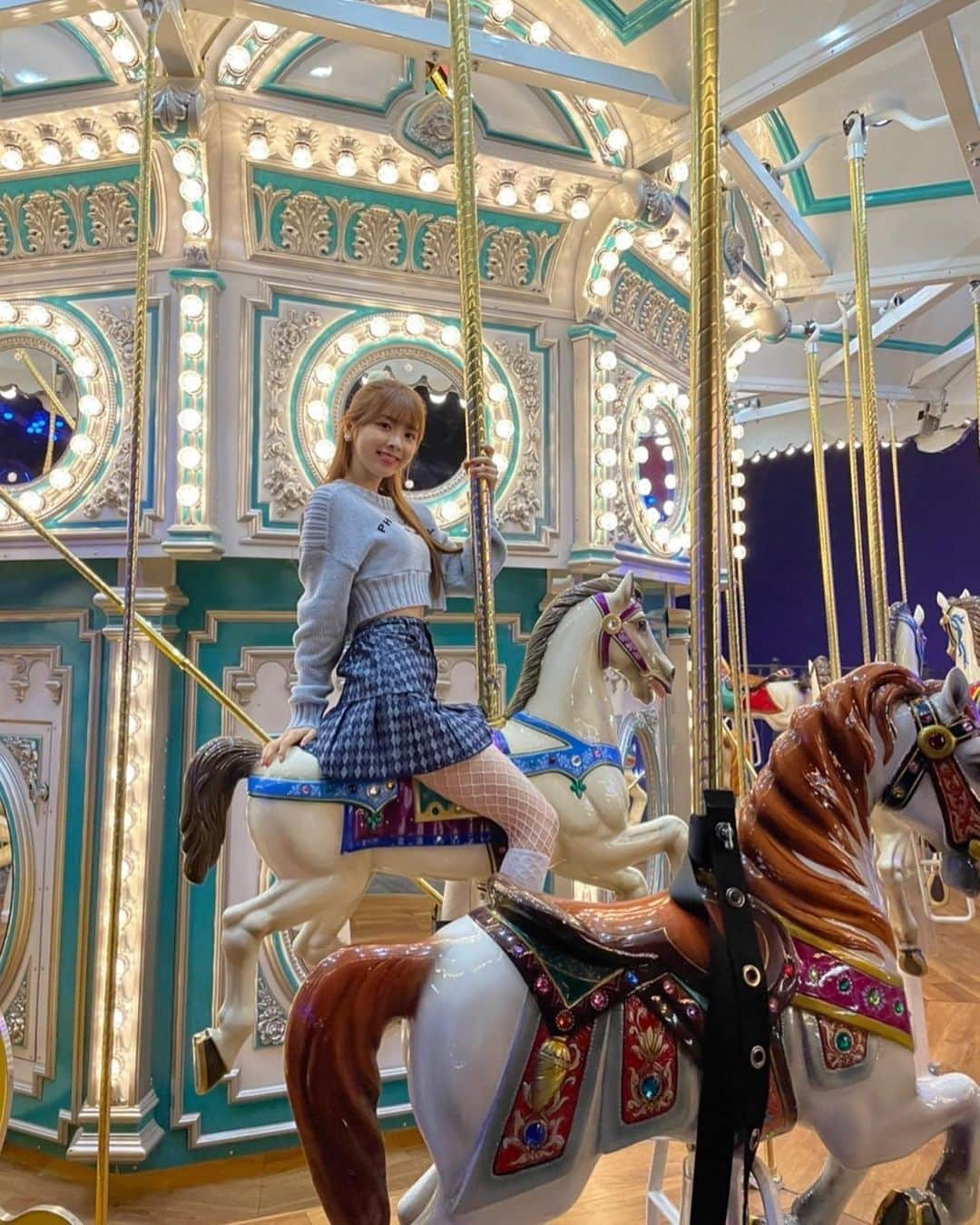 NiziUさんのインスタグラム写真 - (NiziUInstagram)「🎠🎡🎠 ・ ・ 4月がスタートしましたね⭐️ Take a pictureを聞いて今月も頑張りましょう♡ ・ ・ 오늘부터 4월 시작⭐ Take a picture를 듣고 이번달도 화이팅♡ ・ ・ #niziu  #withu  #miihi  #🐰🍞」4月1日 21時07分 - niziu_artist_official