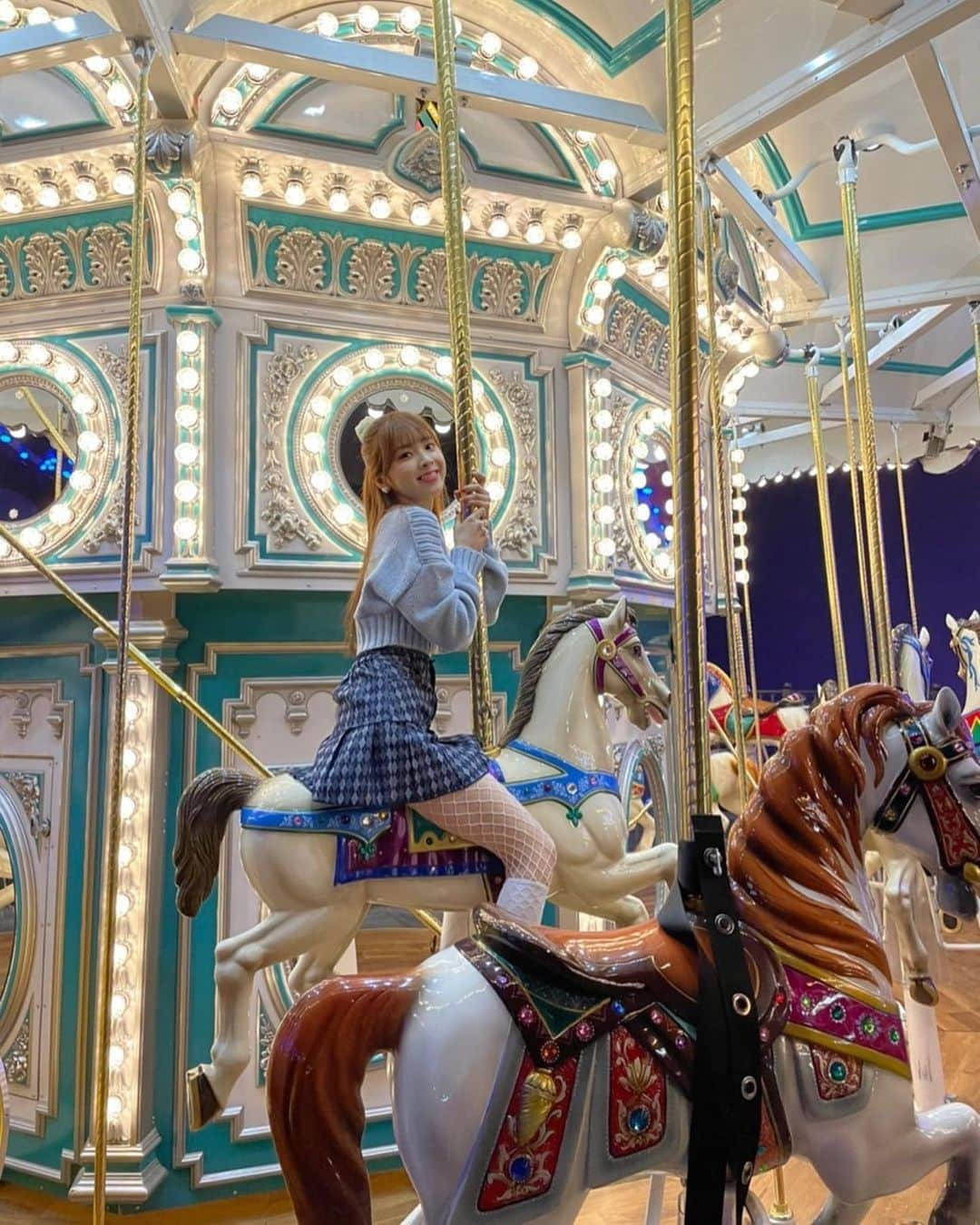 NiziUさんのインスタグラム写真 - (NiziUInstagram)「🎠🎡🎠 ・ ・ 4月がスタートしましたね⭐️ Take a pictureを聞いて今月も頑張りましょう♡ ・ ・ 오늘부터 4월 시작⭐ Take a picture를 듣고 이번달도 화이팅♡ ・ ・ #niziu  #withu  #miihi  #🐰🍞」4月1日 21時07分 - niziu_artist_official