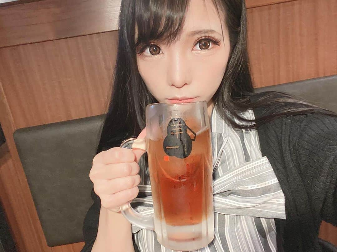 美らかのん（久我かのん）のインスタグラム：「. . . エイプリルフールですね。 . 私は嘘つくのがとてもとても下手くそだし苦手です。ちなみに飲んでるのはウーロン茶。 . . 新生活スタートする人がんばれ〜💪('ω'💪) . . . #エイプリルフール #新生活 #美らかのん #久我かのん #セクシー女優 #av女優 #smの人 #youtuber #tiktoker #selfie #japan #goodnight #おやすみなさい」