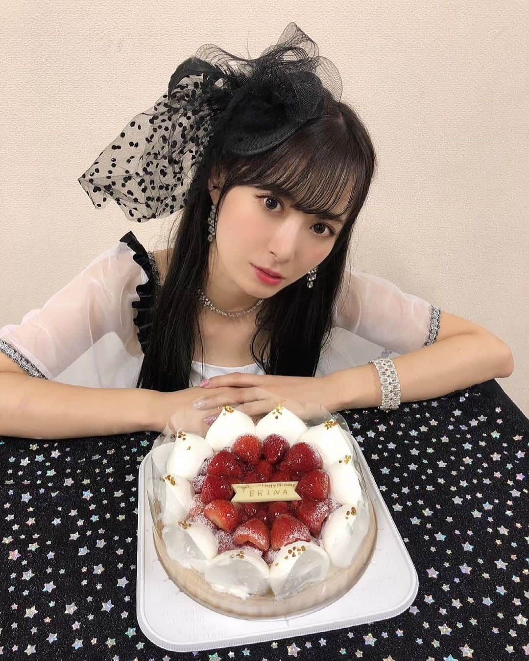 生田衣梨奈さんのインスタグラム写真 - (生田衣梨奈Instagram)「4月1日今日誕生日です﻿ 皆さんこれからも宜しくお願いしますっ！﻿ お祝いコメントしてくれるとめちゃくちゃ喜びます！﻿ ﻿ ﻿ ﻿ ﻿ 嘘です。﻿ 午前とか午後とかわからん。﻿ ﻿ #morningmusume21 #モーニング娘21﻿ #helloproject  #顔面国宝﻿ #えりぽんかわいい #アイドル﻿ 存在が #インスタ映え #かわいい﻿ #Love #beauty﻿ #followme #makeup﻿ #Instagram #生田衣梨奈のVSスポーツ﻿ #메이크업 #얼스타그램﻿ #ig_Japan #팔로미﻿ #福岡  #IDOL﻿ White #誕生日﻿ #ELEYVSGOLF #エイプリルフール﻿ #いいね #生田衣梨奈﻿ #l4l #골프﻿ #SELFIE #셀카」4月1日 21時33分 - erina_ikuta.official