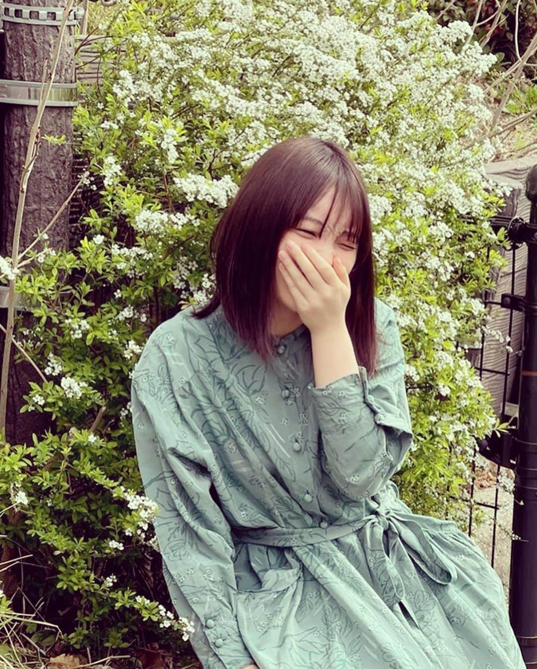 与田祐希さんのインスタグラム写真 - (与田祐希Instagram)「BUBKA5月号発売中です！ いい意味で初心に戻れたような、 とても楽しい撮影でした〜 顔がくしゃくしゃになるくらいずっと笑ってました☺️ 桜と写真撮ってもらえたのも今年初🌸 春だなぁ  #BUBKA」4月1日 21時39分 - yodayuuki_oimo