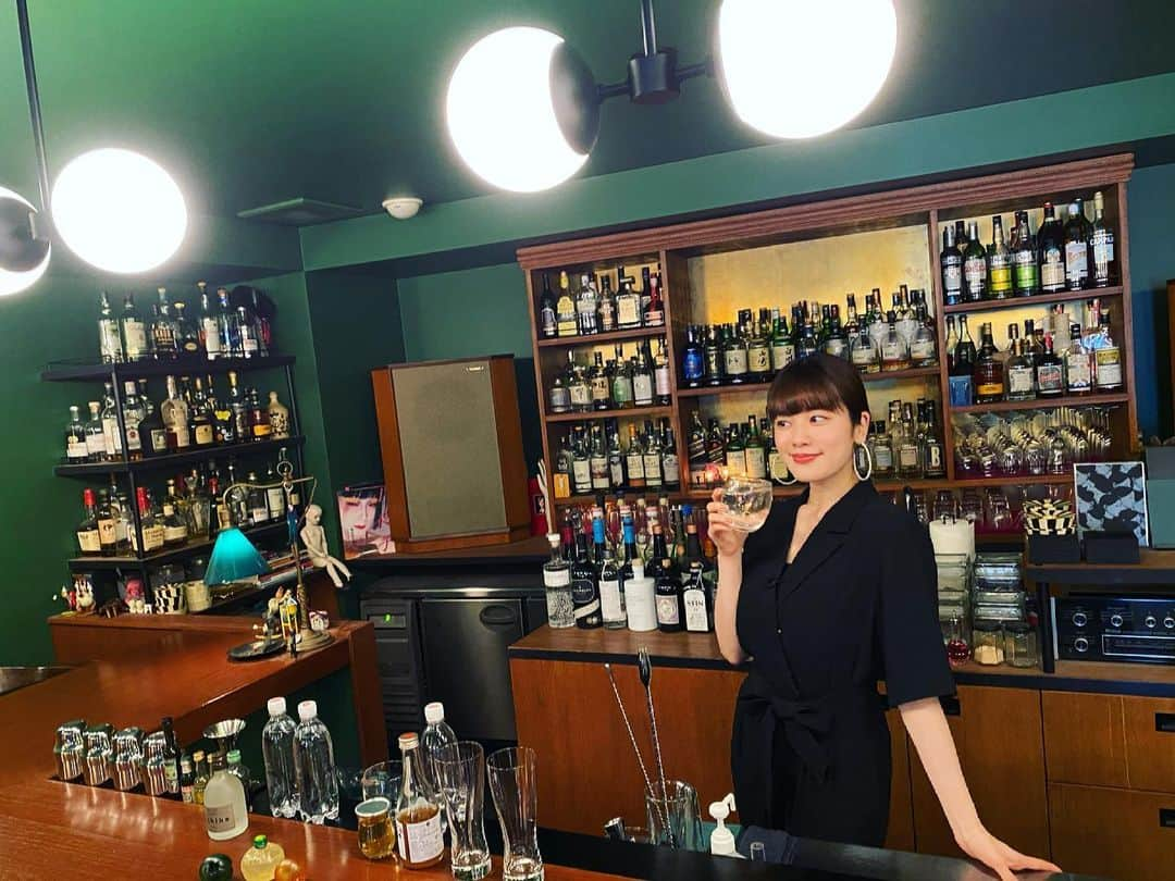 筧美和子さんのインスタグラム写真 - (筧美和子Instagram)「なんかYoutube毎回飲んでる気がする…。そんなのんべえじゃないですよ(多分) BAR MIWAKOも宜しくお願い致します💁‍♀️」4月1日 21時47分 - miwakokakei