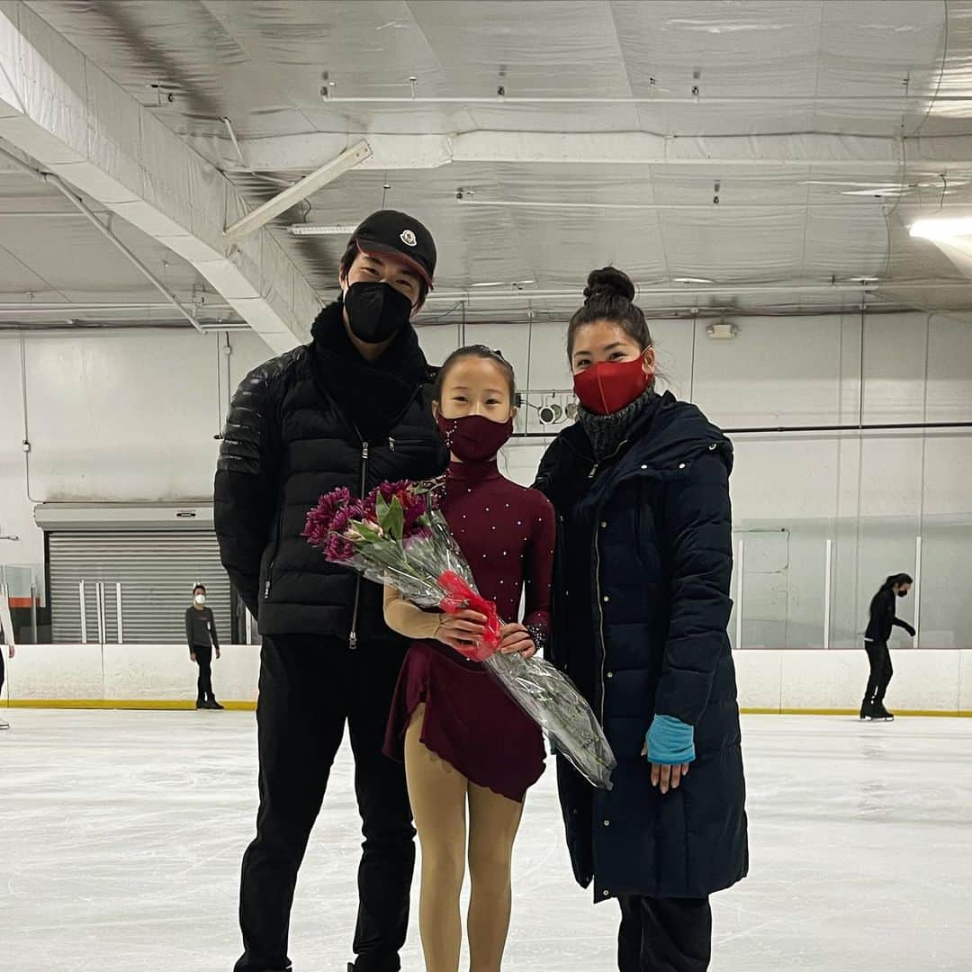 大森勝太朗のインスタグラム：「A huge congratulations goes to Hannah Kim and her main coach, Marina, for placing 4th out of a competitive group of 55 girls in order to qualify for the 2021 National Development Team! I am so thrilled for you both and it’s been so exciting to be part of her coaching team. Hannah brings so much joy and love to this sport that she will always perform something very special for everyone in the audience. Looking forward! 🤩⛸🏆」