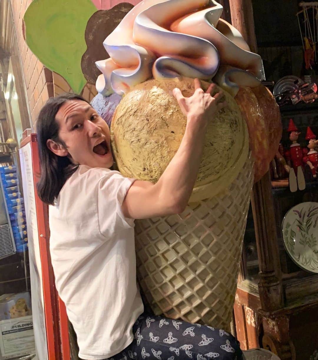 小林尊のインスタグラム：「巨大フードをみつけると飛びつ💨 I jump at gigantic food when I find it  #ny🗽」