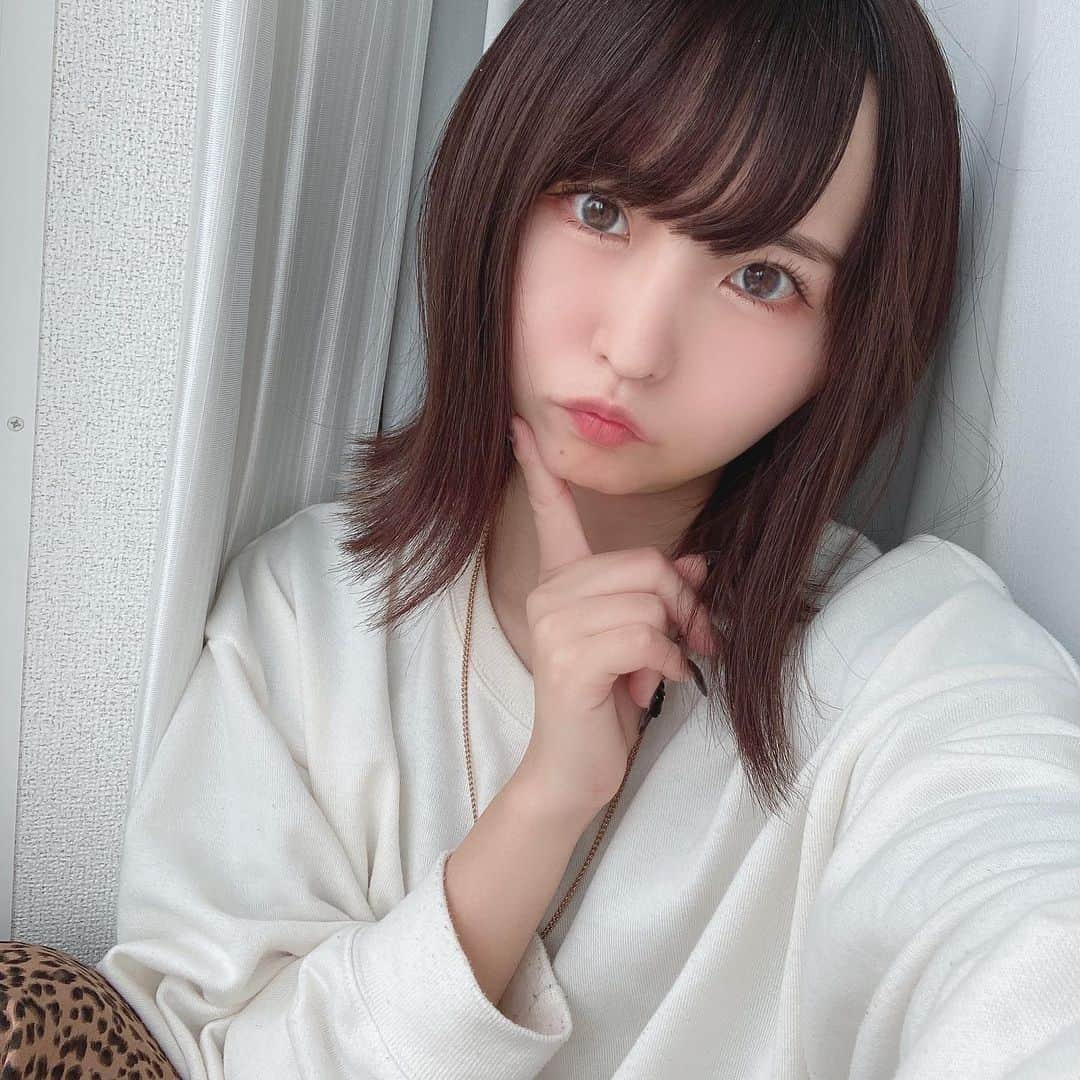 あんにゅい豆腐のインスタグラム：「. . . . . . #aclinic で#山田哲雄 @a_clinic_ginza 先生に #1day小顔脂肪吸引 の施術をして頂きました！！  元々顔が丸いのと口元のたるみが気になってて、Aclinicさんに相談しました！ 山田先生から気になってる箇所に1day小顔脂肪吸引の施術が効果的なことを丁寧に教えていただき、とても安心して施術を受けられました‪ꪔ̤̮  院内は白を基調とした華やかだけど派手すぎない作りなので気分も上がるし、リラックスできました:︎ִֶָ 𖤐៹  また詳しく後日載せますねー！！  #aclinic #aクリニック #エークリニック #aclinic銀座 #aclinic横浜 #美容外科 #美容皮膚科  #1day小顔脂肪吸引 ＃1day小顔 #脂肪吸引 #小顔 #美肌 #二重あご #フェイスライン  #糸リフト #aスレッド #顔痩せ #部分やせ #小顔整形 #小顔になりたい #横顔美人 #山田哲雄」