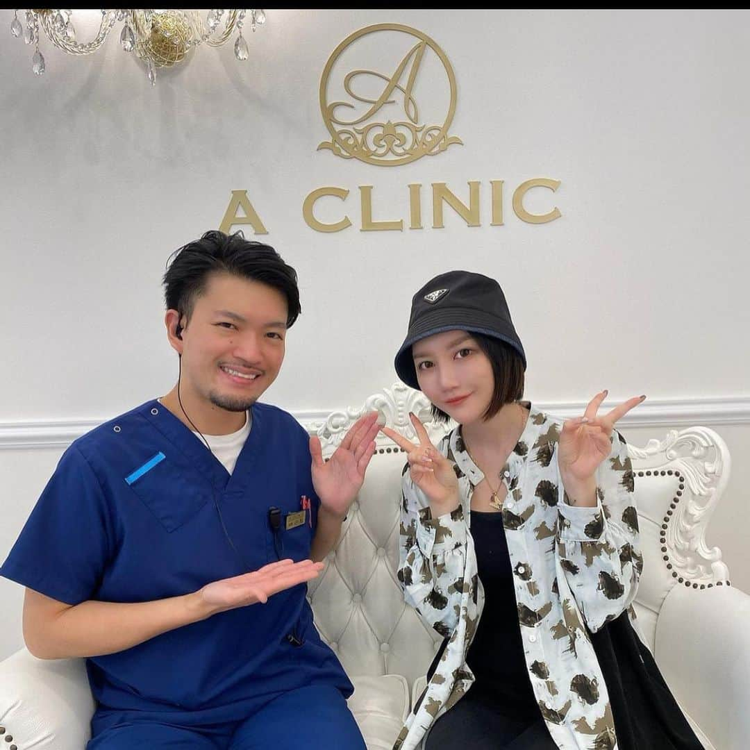 MASAMIさんのインスタグラム写真 - (MASAMIInstagram)「#aclinic で小松塁先生 @dr.komatsu_rui にAスレッドを施術してもらったよ！✨ . 衝撃のビフォーアフター加工無し（色付きリップぬったただけ）は2枚目へスライド→ 最近フェイスラインたるんでてそろそろメンテしたかった😭 引きつれもなくナチュラルにめっっちゃ小顔になったし痛みゼロ腫れゼロ（痛みに個人差はある）でまじびっくりしました……🥲✨小松先生神……早いしうまいし次回もお願いします🥺🥺🥺🥺🥺🥺 次は皮膚管理する予定☺️ダーマペンPRP気になる🥺 そして安定の宮殿に来たかのような内装の素晴らしさ✨🏰美のディ〇ニーランドや！ 、 つまらんこといってすいまs  #aスレッド #aclinic #aclinic銀座 #aclinic横浜 #aクリニック #美容 #小顔 #美肌 #リフトアップ #糸リフト #美容外科 #美容皮膚科 #美容クリニック #小松塁」4月1日 14時01分 - iharamasami