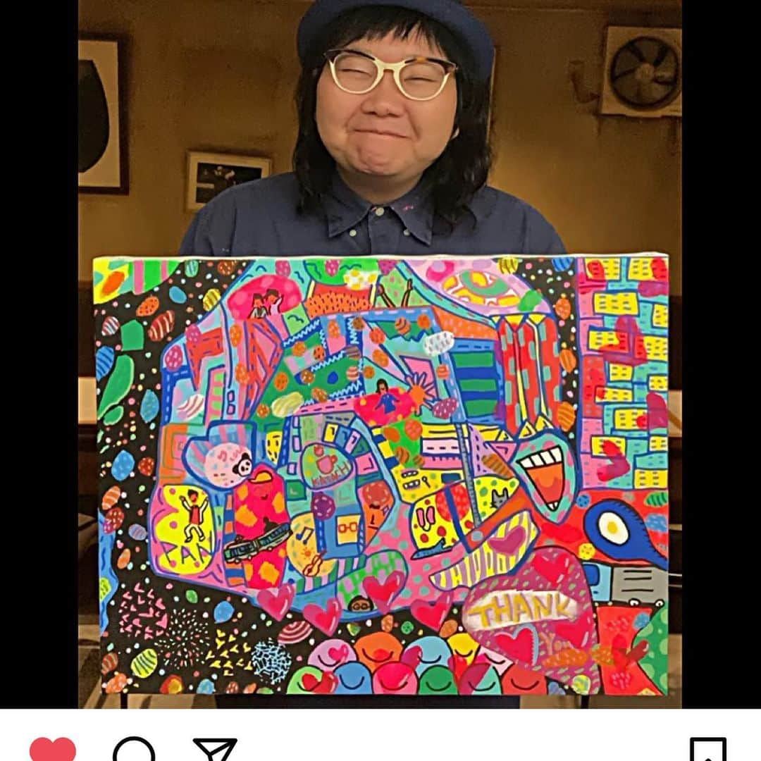 新山千春さんのインスタグラム写真 - (新山千春Instagram)「わたしの宝物の💜 モンロー！！！  大好きなひーちゃんの 作品🎨✨❤️  これは寝室に置いてる。  嬉しすぎることに ひーちゃんの作品がうちには 色々あるんだけど、、 絵はもちろん！ ひーちゃんのハートが 大好きだ💜  ひーちゃんのインスタにのってる わたしもお気に入りの作品も 後半のせてるよぉ🌹💫  ピン芸人ひとみ💜  @japanesecomedianart.hitomi   #わたしの宝物 #ひーちゃん #art #art芸人 #新山千春 #マリリンモンロー ❤」4月1日 15時14分 - chiharuuu_0114