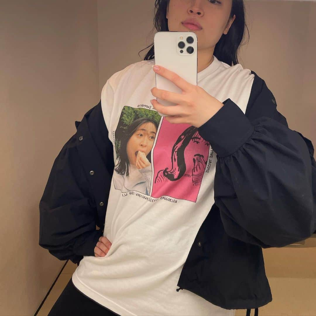 丸山礼さんのインスタグラム写真 - (丸山礼Instagram)「REI MARUYAMA’S SPECIAL SUPPORTER  T🤍shirt (わたしは XLサイズ着用) ¥4,000(税込) / M.L.XL  いつも応援ありがとうございます😗❤️🙇🏻 24歳になった記念に♡ 今年も #丸山礼スペシャルサポーターズグッズ 発売決定です☺️🤍✨  2021年4月1日(木)17:00 販売スタート🥰🛍 〜4月12日(月) までにお申込みいただくと 6/2（水）にお届け予定となります。 それ以降もご購入頂けますのでご安心くださいませ🧸🤍  サイズ表記や詳細、ご購入は 「セブンネット 丸山礼」で検索😗🥨 (プロフィールの items🧴 からもご覧頂けます)  販売先URL：https://7net.omni7.jp/fair/maruyamareigoods」4月1日 17時01分 - rei_maruyama