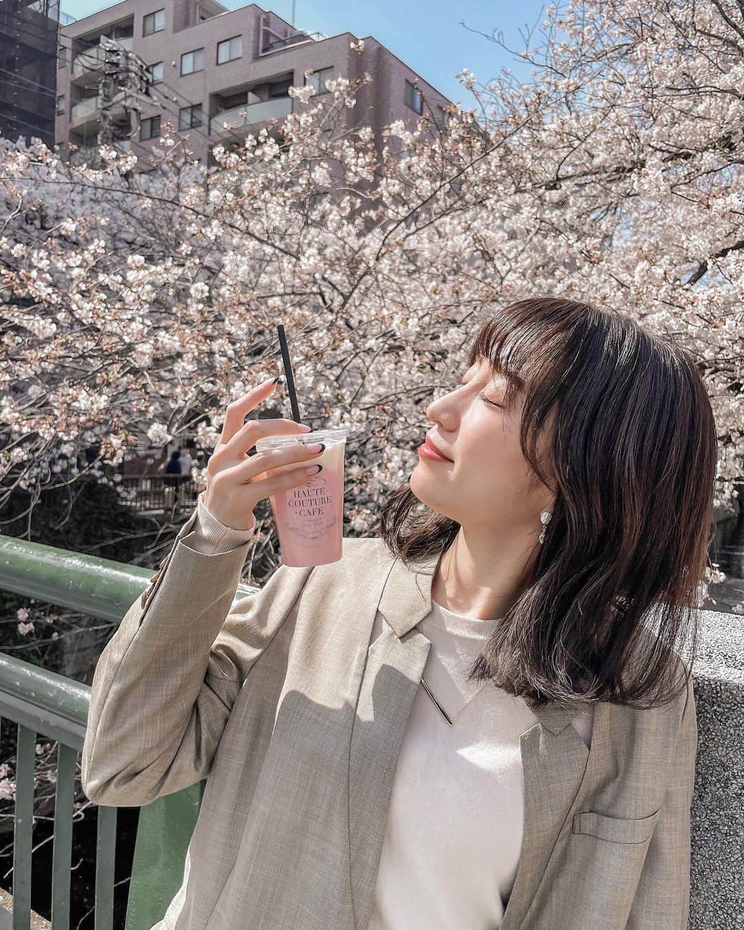 瀬口かなのインスタグラム：「４月になりましたね〜🌸﻿ ﻿ 皆さんの住んでる地域は桜まだ咲いてますか？😊﻿ ﻿ ﻿ こないだ東京行った時に﻿ @navile.hair に行きましたー💇🏻‍♀️﻿ 前髪ちょっと切ってもらって、﻿ 髪色もやわらかめのベージュにしてもらったよ🤎﻿ ﻿ りょうたさん @ryota_navile はいつも短時間で好みの髪型にしてくれて本当に天才👏✨﻿ いつもありがとうございます🙏🌼﻿ ﻿ ﻿ ﻿ #instagood #instalike #instadiary #cherryblossom #桜 #目黒川の桜 #髪色 #hairstyle #原宿美容室 #happynewmonth」