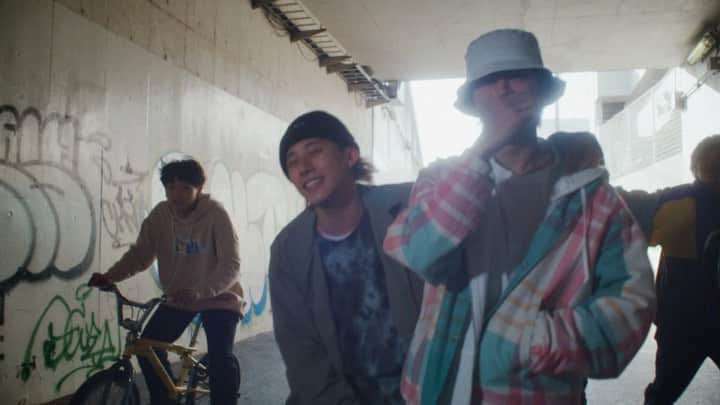 のインスタグラム：「自分がWebCMに出演させていただいている 大学生限定のコミュニティアプリ 「Dtto/ディット」がリリースしました！ @dtto_jp  同大学はもちろん、他大学の学生との情報共有、オンライン交流ができます🙆‍♂️ このような状況の中での良いコミニュケーションツールになると思います。 新大学生も在学生にもお勧めです。 是非使ってみてください！ そらと出てます😏 #春からディット」